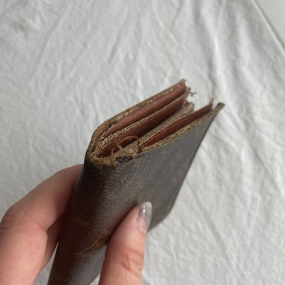 Louis Vuitton Monogram Bifold Wallet - Picture 3 of 9